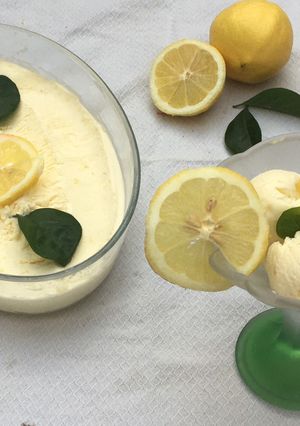 Una foto de HELADO CREMOSO DE LIMÓN 🍦🍋