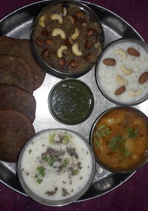 अस्टमी नवरात्रि स्पेशल थाली (Astami navaratri special thali recipe in hindi) रेसिपी मुख्य फोटो
