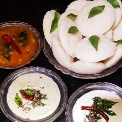 A picture of Idli sambhar.