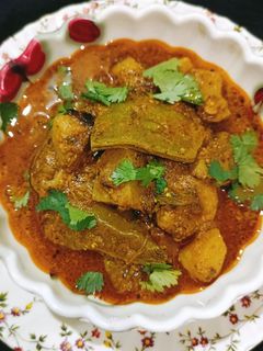 सेम आलू की सब्जी (Sem aloo ki sabzi recipe in Hindi) रेसिपी मुख्य फोटो