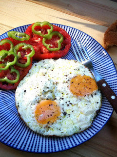 Foto principal de Desayuno coral y huerta a la pimienta negra