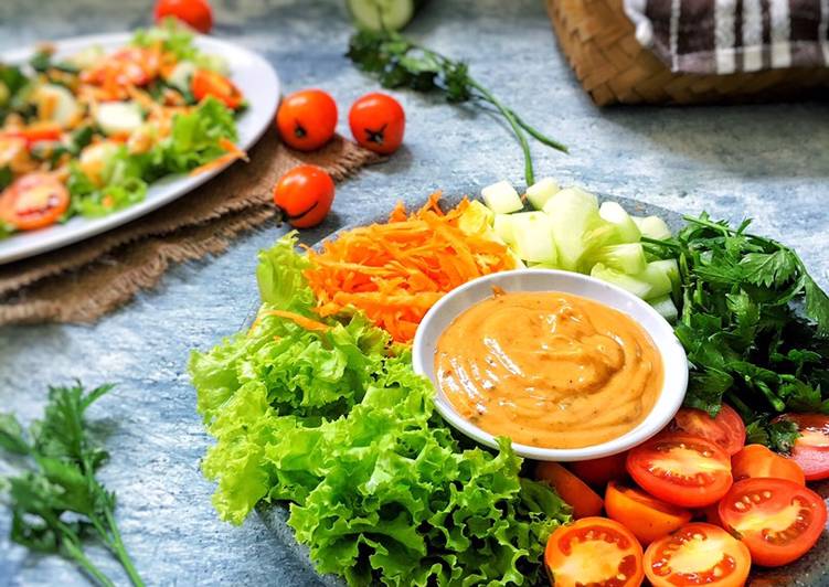 Cara Gampang Membuat Salad Sayur Saus Tahini Anti Gagal