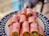 Canelón frío de jamón y pepino