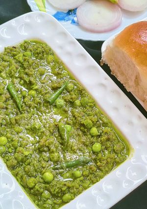 A picture of Mumbai's Famous Breakfast..Keema Pav Recipe.