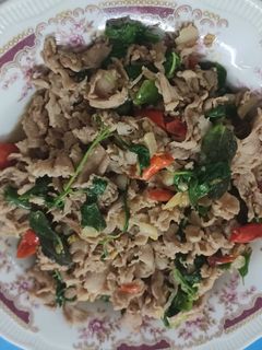 รูปของ ผัดกะเพราสันคอหมูสไลซ์