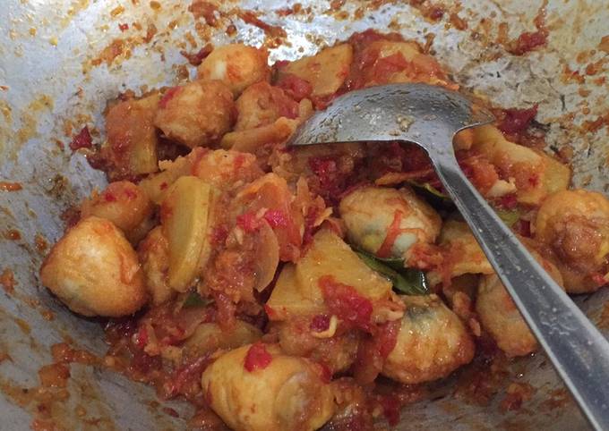 Ternyata begini loh! Cara  buat Balado telur puyuh kentang yang lezat