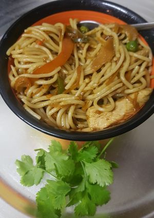 A picture of Chicken chowmein.