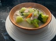 Una foto de sopa de chayote