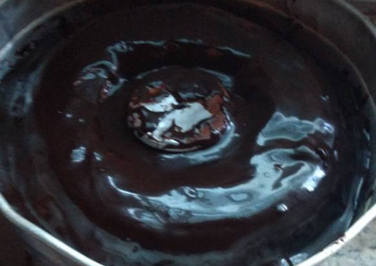 Bolo de trigo simples c/ cobertura de chocolate