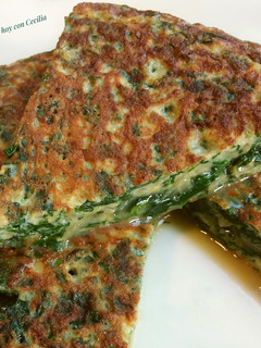 Una foto de Tortilla de espinacas y cebolla