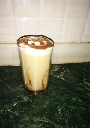कोल्ड कॉफ़ी (Cold Coffee Recipe in Hindi) रेसिपी मुख्य फोटो