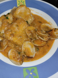 Una foto de Bacalao en salsa marinera