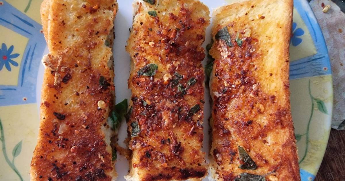 Garlic cheese bread sticks (Restaurant style) Recipe by Priyangi Pujara