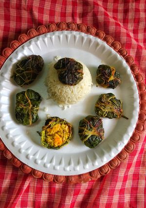 লাউ পাতায় মোড়া চিংড়ি পাতুরি (Lau patay mora chingri paturi recipe in Bengali) রেসিপির প্রধান ছবি