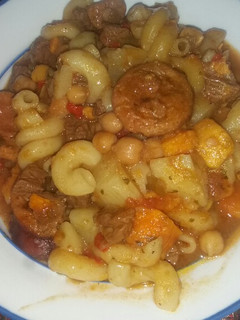 Una foto de Guiso con fideos