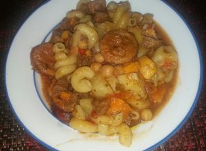 Una foto de Guiso con fideos