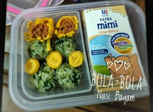 Foto resep Bola-bola Nasi Bayam (Bekal sekolah anak tk)