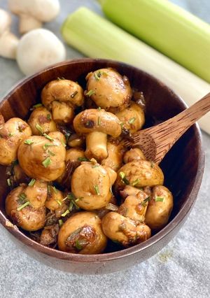 Une photo de Champignons poêlés au vin et à l'ail