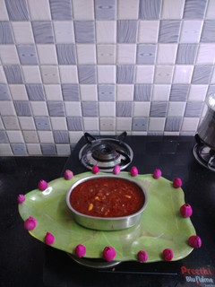 ஆனியன், கார்லிக் குழம்பு(onion and garlic curry recipe in tamil) செய்முறை முக்கிய புகைப்படம்