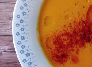 Una foto de Sopa de calabaza deliciosa! Y Súper FÁCIL DE HACER MABEL! ✨🫶