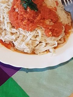 Una foto de Fideos caseros con salsa fileto liviana!
