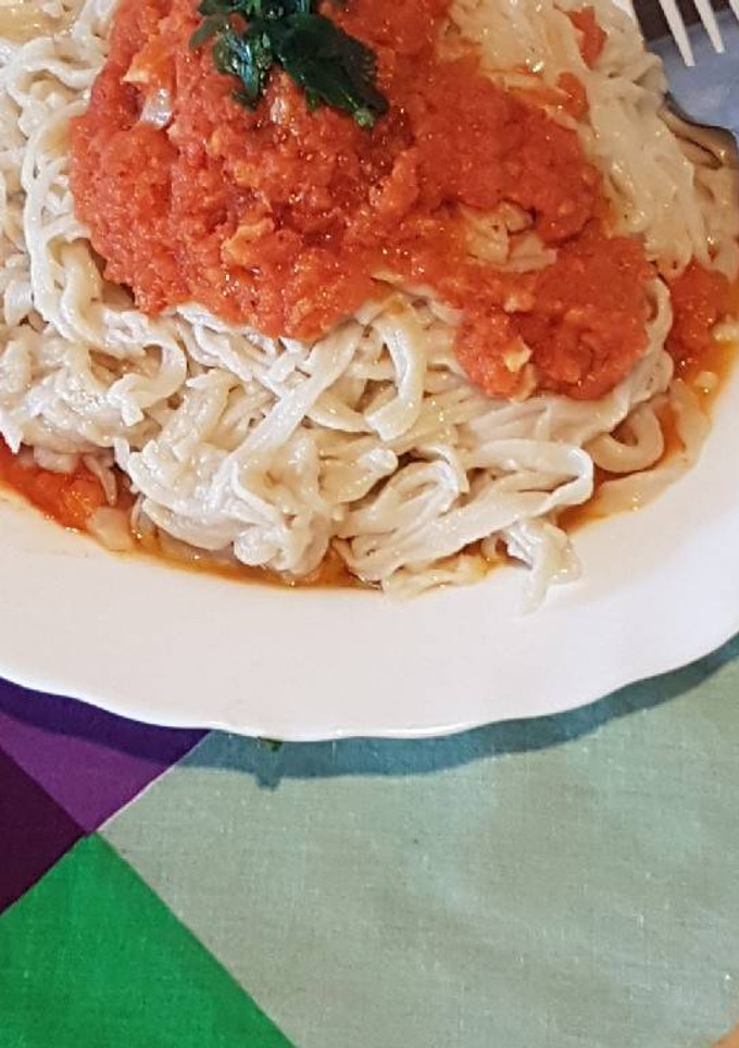 Una foto de Fideos caseros con salsa fileto liviana!