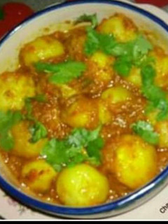 आलू दम (aloo dum recipe in Hindi) रेसिपी मुख्य फोटो