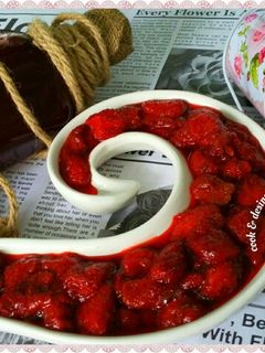 عکسی از دستور مربا و شربت توت فرنگی آتنا