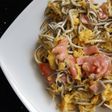 Revuelto de gulas y salmón ahumado