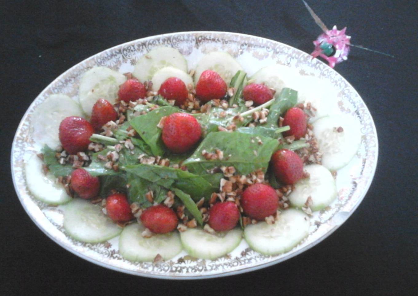 Ensalada de espinacas, fresas y nueces (El Lago de Zirahuén)