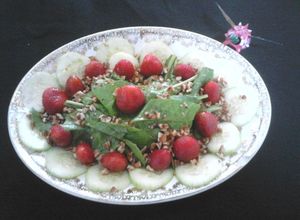Una foto de Ensalada de espinacas, fresas y nueces (El Lago de Zirahuén)