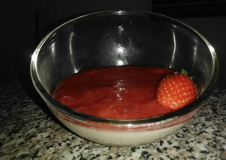 Recette: Panna cotta à la vanille et son coulis de fraises