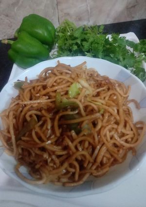 चाऊमिन (chowmein recipe in hindi) रेसिपी मुख्य फोटो