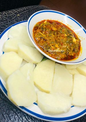 A picture of Cooked yam with egg & spinach sauce🍽🥚🌶🍅🧅.