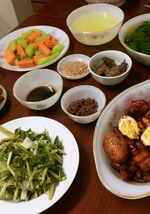 Hình của món Thịt kho trứng.