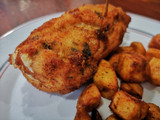 Cena de fin de semana/ Pollo rebozado con guarnición de patatas