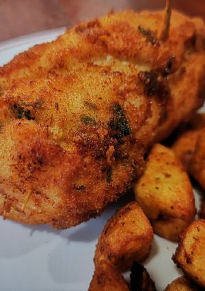 Foto principal de Cena de fin de semana/ Pollo rebozado con guarnición de patatas