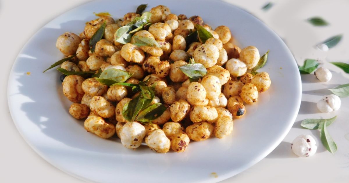 Roasted Fox Nuts Recipe By Lakshmi Sridharan Ph D Cookpad