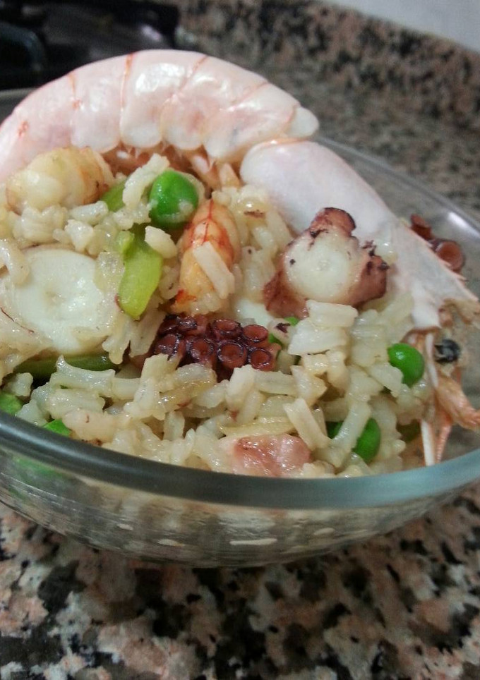 Una foto de Arroz frito con pulpo y gambones