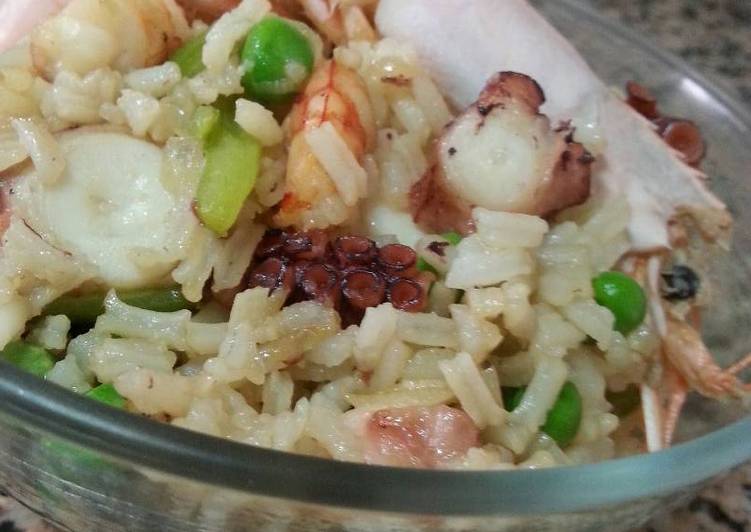 Arroz frito con pulpo y gambones