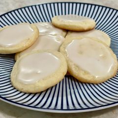 A picture of Lemony Meltaway Cookies.