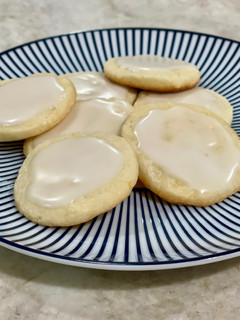 A picture of Lemony Meltaway Cookies.
