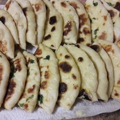 A picture of Flat Bread/naan.