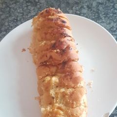 A picture of Garlic bread buns.