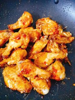 Hình của món Cánh gà rang muối sả.