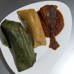 A picture of Leave moimoi with fried fish and stew.