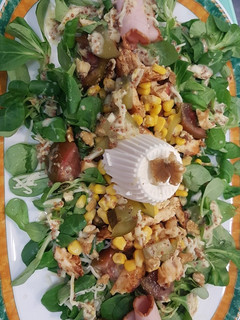Una foto de Ensalada con pechuga asada