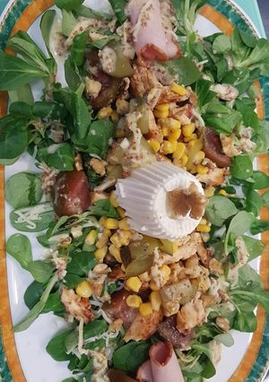 Una foto de Ensalada con pechuga asada