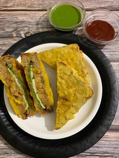બ્રેડ પનીર પકોડા (Bread Paneer Pakoda Recipe In Gujarati) રેસીપી મુખ્ય ફોટો