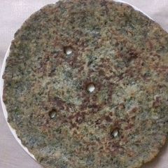 A picture of Maharashtra ki famous Street food methi thaali peeth.